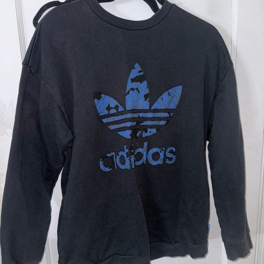 Adidas crew neck size M